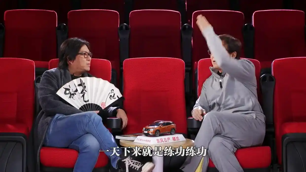 成龙的武术背景与训练经历_成龙武术背景训练经历介绍_成龙武术功底