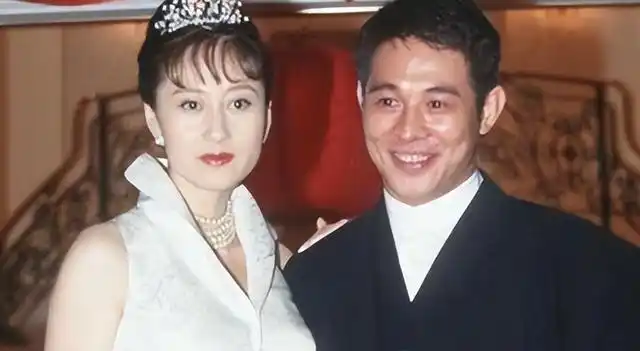 利智的情感生活与爱情故事_情感爱情故事利智生活在线观看_利智的恋爱生活