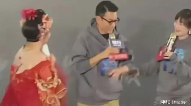 刘德华与粉丝的暖心互动_刘德华的痴情粉丝_刘德华粉丝大合唱视频