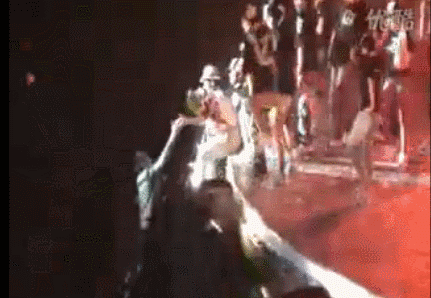 刘德华和粉丝视频_刘德华与粉丝的暖心互动_刘德华偶遇粉丝