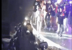 刘德华和粉丝视频_刘德华与粉丝的暖心互动_刘德华偶遇粉丝