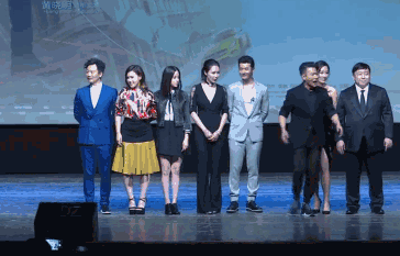 刘德华和粉丝视频_刘德华偶遇粉丝_刘德华与粉丝的暖心互动