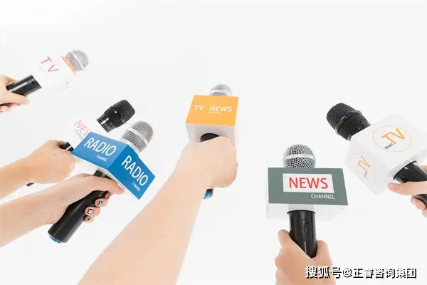 社交媒体的讨论_在社交媒体上,您可以直接发布反馈、评论或参与讨论。_社交媒体的总结与反映