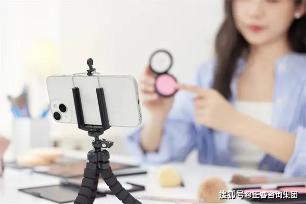 在社交媒体上,您可以直接发布反馈、评论或参与讨论。_社交媒体的讨论_社交媒体的总结与反映